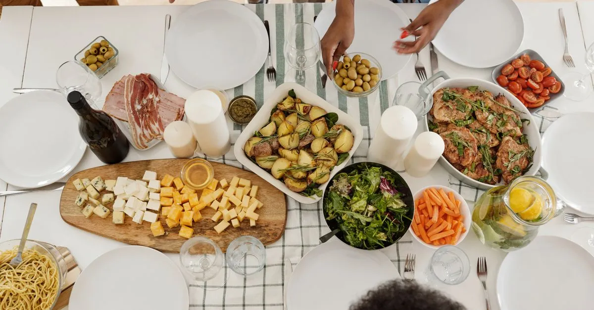 Thanksgiving Dinner on a Budget: 15+ Hacks for Busy Moms
